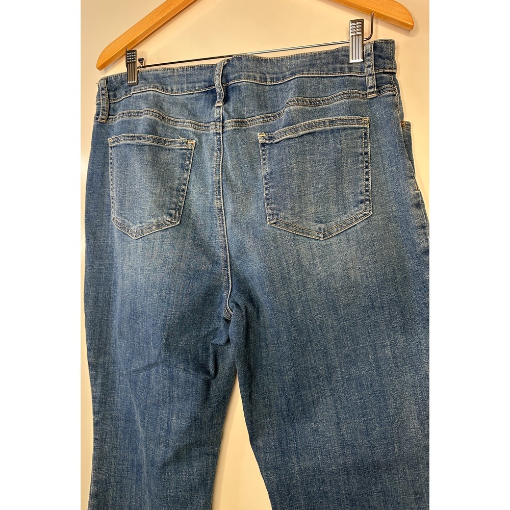 Chico's So Slimming Girlfriend Kick Flare Floral Embroidered Crop Jeans Size 12 - Picture 10 of 14